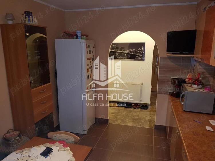 OFERTA SPECIALA - 0 COMISION - Inchiriez 3 camere Decomandat zona Govandari Micro 4 - 5