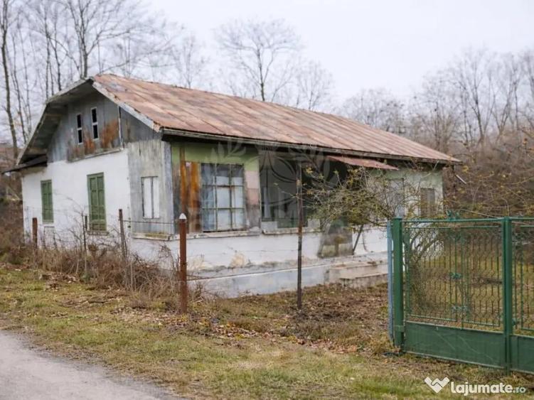 TEREN//CASA BATRANEASCA //SLANIC PRAHOVA - 1