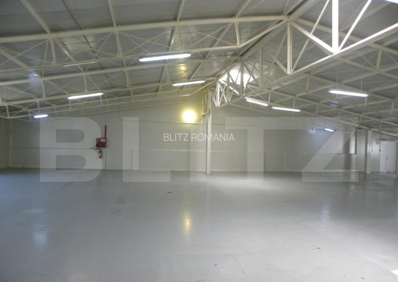 Hala cu birouri, clasa A, 425 mp