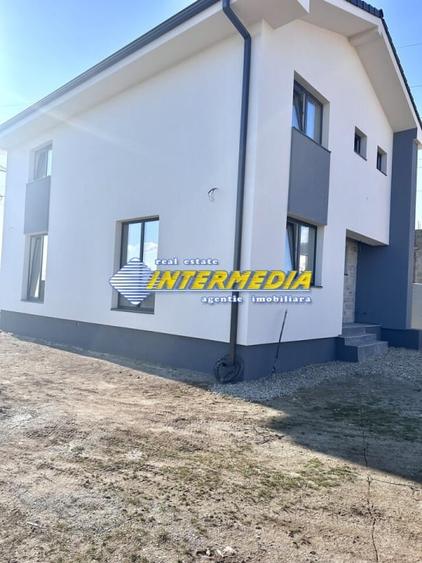 Casa noua in Cetate 4 camere teren 340 mp finisata 90 % - 2