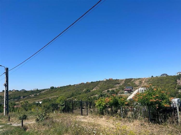 RECO Teren  cu PUZ aprobat 4251 mp+ Proiect ansamblu rezidential 8 case- dealuri - 8