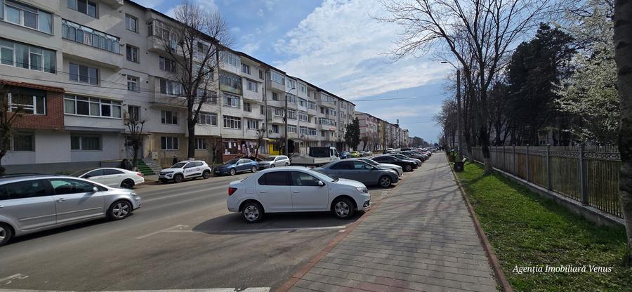 Spatiu comercial central la strada circulata - 1