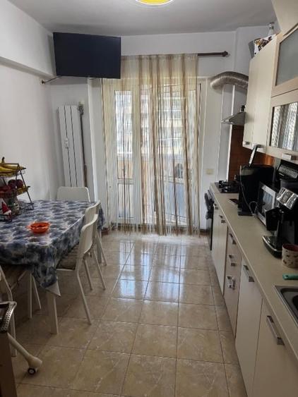 Apartament cu 3 camere decomandat în Pantelimon