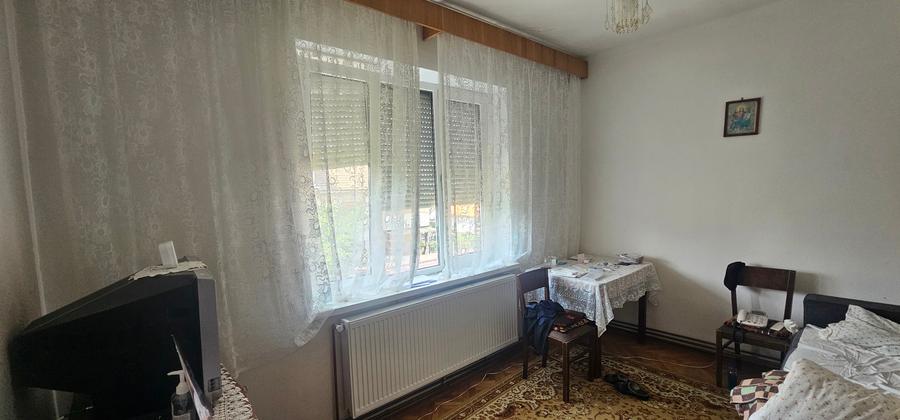 Vand apartament la casa,2 camere situat in zona Piata Cibin pe str.Darstelor et1 - 1