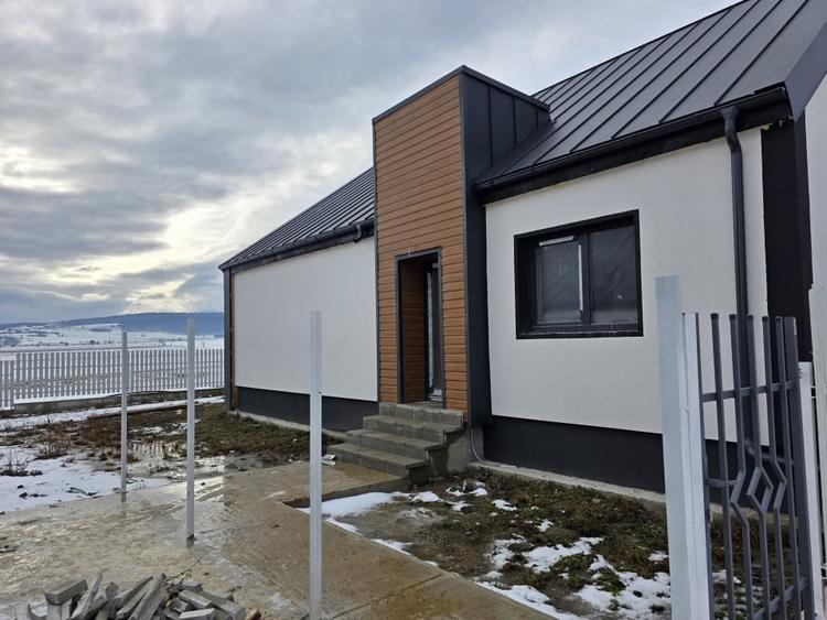 Casa individuala cu trei camere P+M, teren 400mp - 2