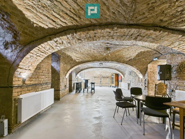 Eleganță subterană - pivniță exclusivistă Arad - 54