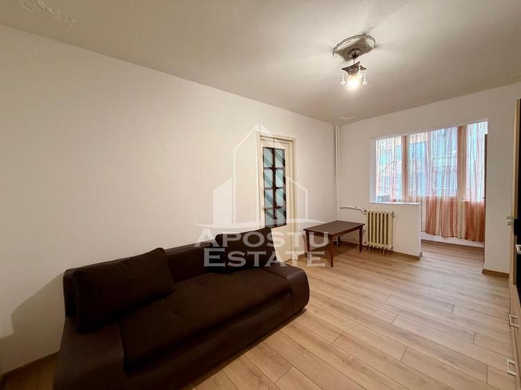 Apartament cu 2 camere, recent renovat, zona Complex Studentesc - 1