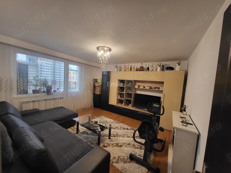 Inchiriez apartament 3 camere Deva zona centrala Inchiriez apartament 3 camere Deva zona centrala