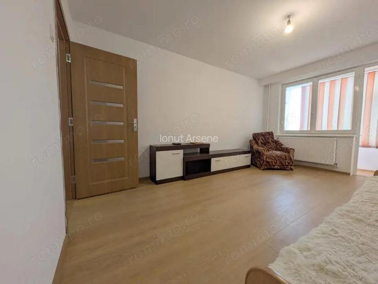 Orizont - STRADAL, Apart 2 cam decomandat, renovat, balcon lung