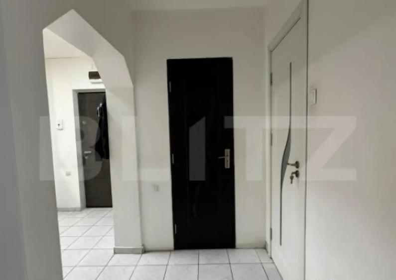 Apartament de vanzare, cu 2 camere, 57 mp, decomandat, zona - 6