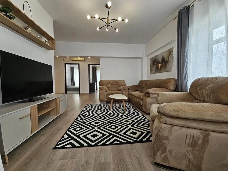 Apartament cu 4 camere decomandat în Dacia