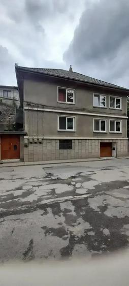 Vind casa cu etaj in centru Resita - 2