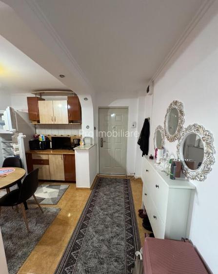 Vand apartament cu 2 camere decomandat