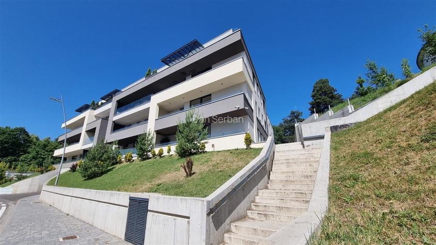 Apartament cu 3 camere decomandat, mobilat în Drumul Poienii