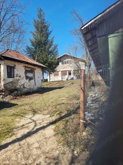 Casa de vanzare - zona linistita, aproape de Campina - 1