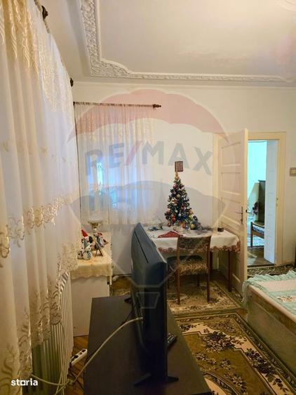 Casa cu 5 camere de vanzare in centrul orasului Talmaciu - 1