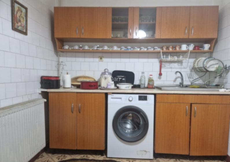 Vand apartament in 1 Mai