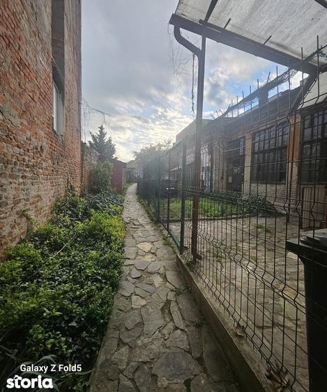 Apartament ultracentral la casa ultracentral Oradea + curte proprie - 1