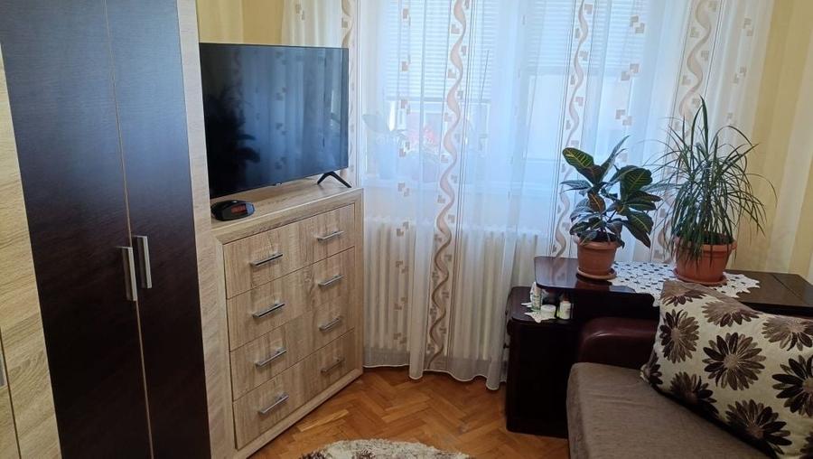 Apartament cu 4 camere decomandat în Central