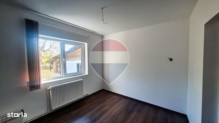 Casă cu 3 camere cu Teren 29600 Mp în Valea