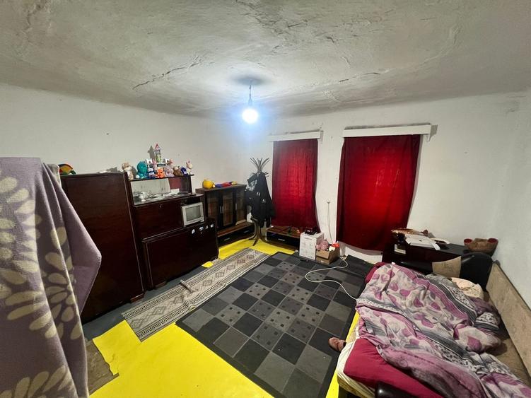 Casă individuală cu 2 camere cu Canalizare în Central