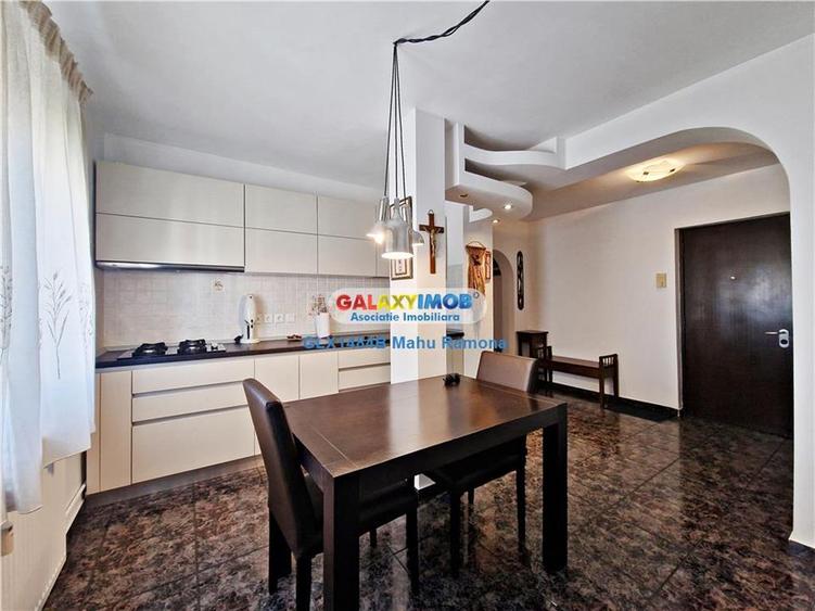 Apartament cu 3 camere decomandat, mobilat în Panduri