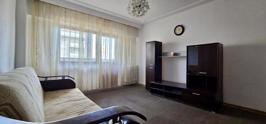 Apartament cu 3 camere decomandat, mobilat în Central