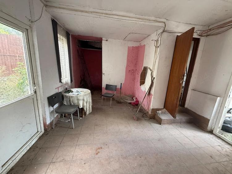 Casă cu Teren 251 Mp în Petricani