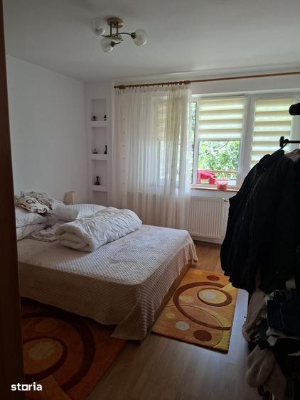 Casă cu 8 camere cu Teren 320 Mp în Militari