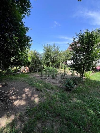 Casă individuală cu 8 camere cu Canalizare în Zorilor