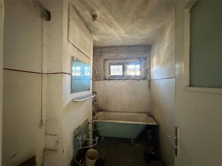 Apartament cu 3 camere semidecomandat în Central