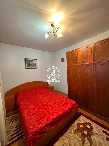 Apartament cu 3 camere decomandat în Podu Roș