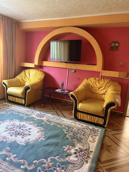Apartament cu 3 camere decomandat în Noua