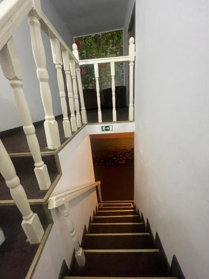 Casă individuală cu 6 camere cu Canalizare în Central