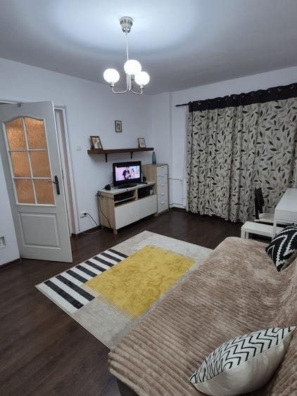 Apartament cu 2 camere semidecomandat în Iancului