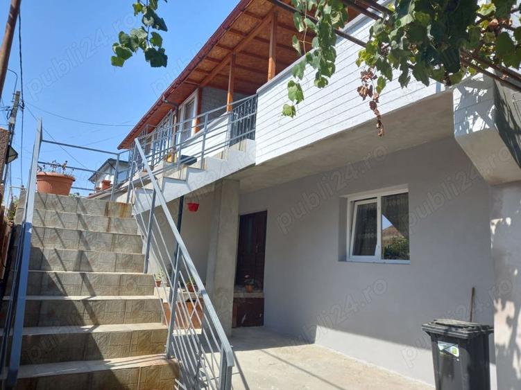 Apartament cu 3 camere decomandat în Agigea