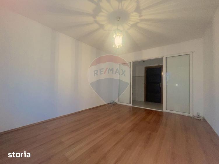 Garsonieră în Est