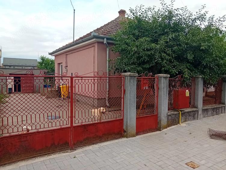 Casă cu 2 camere cu Teren 638 Mp în Central