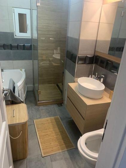 Apartament cu 3 camere decomandat, mobilat în Central