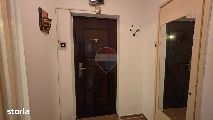 Apartament cu 3 camere semidecomandat în Central