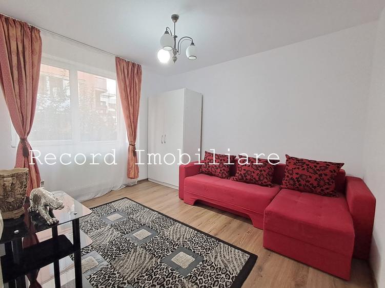 Apartament cu 3 camere semidecomandat în Florești
