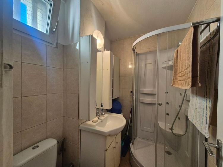 Apartament cu 3 camere semidecomandat, mobilat în Astra