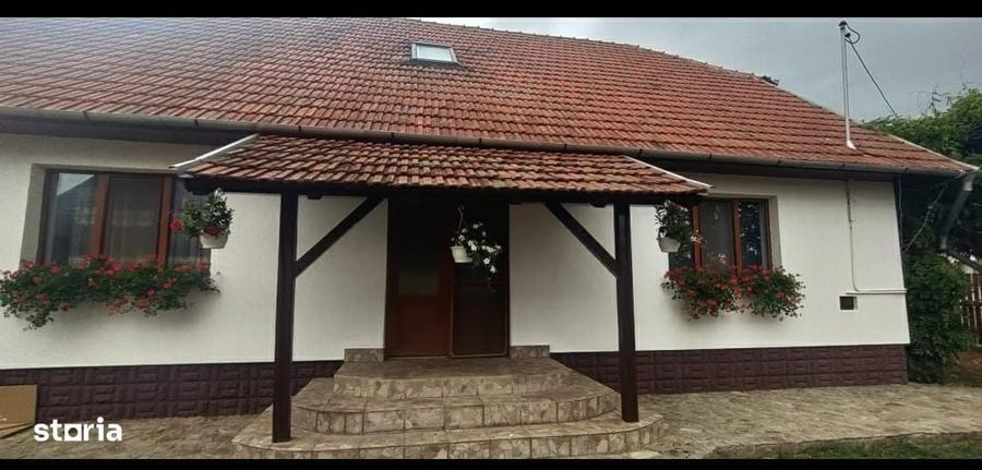 Casă cu 4 camere semidecomandat cu Teren 1000 Mp în Sălard