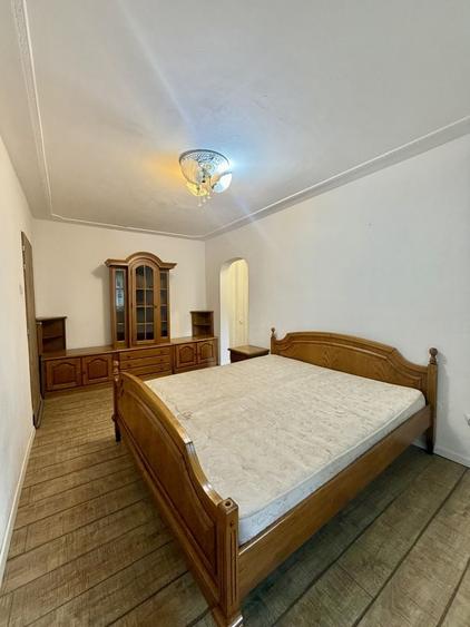 Apartament de inchiriat cu 4 camere in zona Tractorul pe Strada Aurel Vlaicu 110 la parter - 1