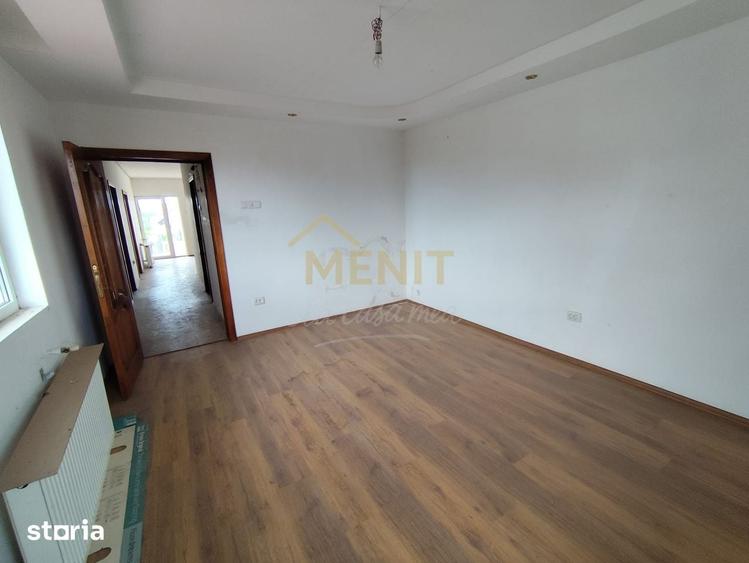 Casă cu 5 camere cu Teren 1508 Mp în Bereasca