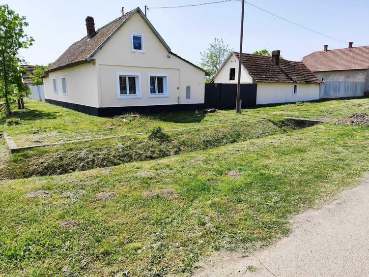 Casa mare frumoasa renovata in Battonya - 1
