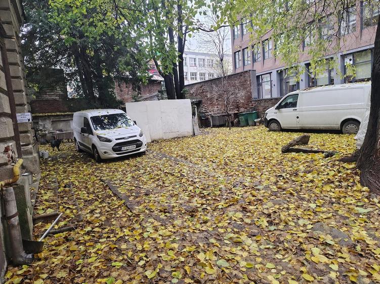 Casă cu Teren 550 Mp în Central