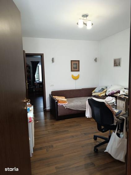 Casă cu 6 camere cu Teren 428 Mp în Central