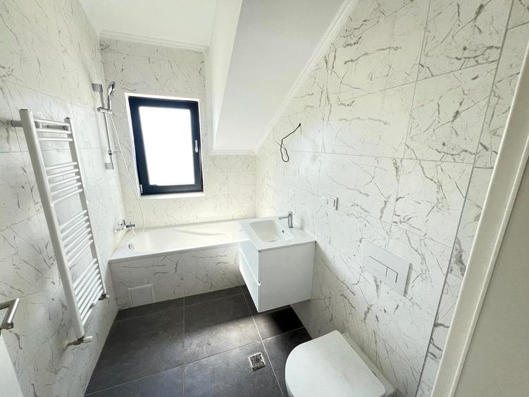 Apartament cu 3 camere decomandat în Sânpetru