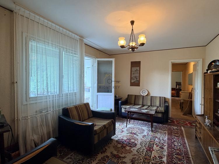 Apartament cu 4 camere semidecomandat, mobilat în Berceni